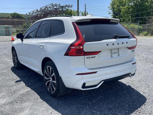 2023 Volvo XC60 B5 Plus Dark Theme