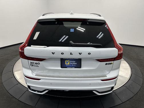 2023 Volvo XC60 B5 Plus Dark Theme
