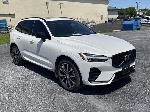 2023 Volvo XC60 B5 Plus Dark Theme