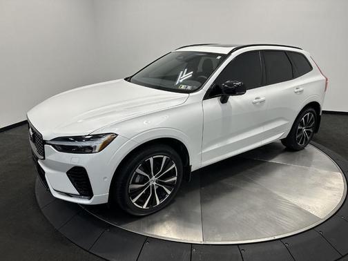 2023 Volvo XC60 B5 Plus Dark Theme