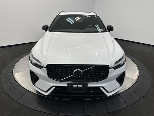 2023 Volvo XC60 B5 Plus Dark Theme