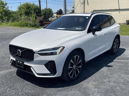 2023 Volvo XC60 B5 Plus Dark Theme