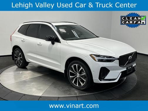 2023 Volvo XC60 B5 Plus Dark Theme