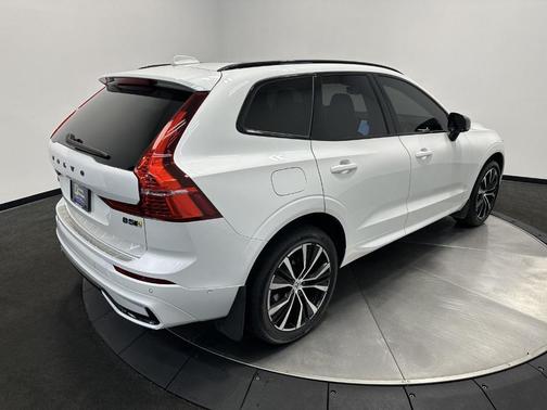 2023 Volvo XC60 B5 Plus Dark Theme