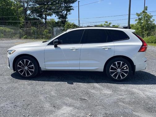 2023 Volvo XC60 B5 Plus Dark Theme