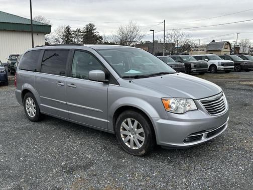 2016 Chrysler Town & Country Touring