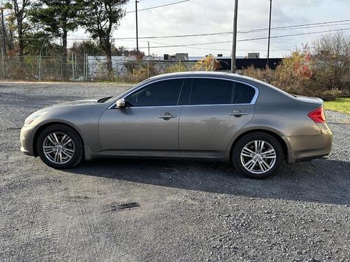 2010 INFINITI G37x Base