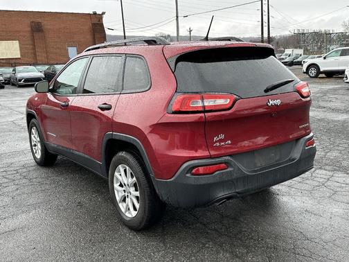 2017 Jeep Cherokee Sport