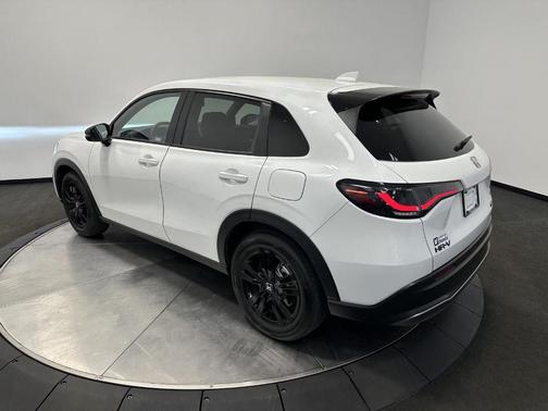 Platinum White Pearl 2026 Honda HR-V Sport