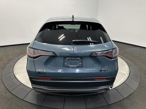 Pearl 2025 Honda HR-V Sport
