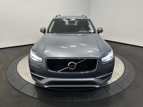 Gray Metallic 2018 Volvo XC90 T5 Momentum