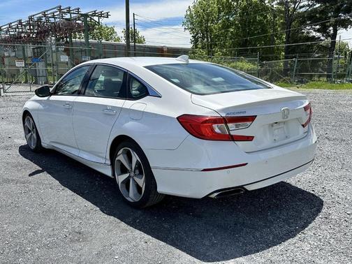 Platinum White Pearl 2018 Honda Accord Touring