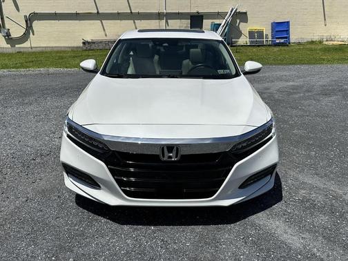 Platinum White Pearl 2018 Honda Accord Touring