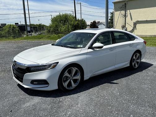 Platinum White Pearl 2018 Honda Accord Touring