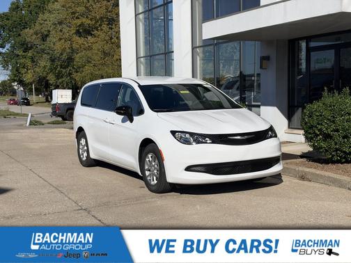 Bright White Clearcoat 2027 Chrysler Pacifica LX