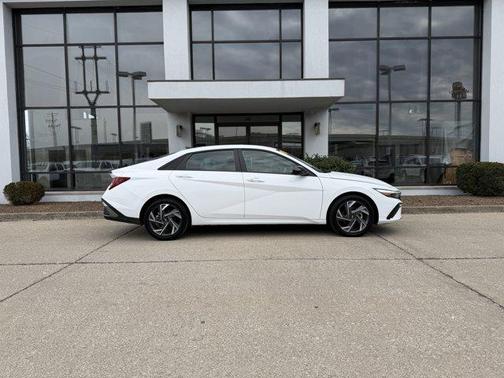 2025 Hyundai ELANTRA HEV SEL