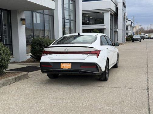 2025 Hyundai ELANTRA HEV SEL