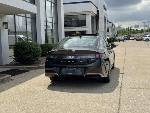 2025 Hyundai SONATA Hybrid Limited