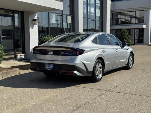 2025 Hyundai SONATA SE