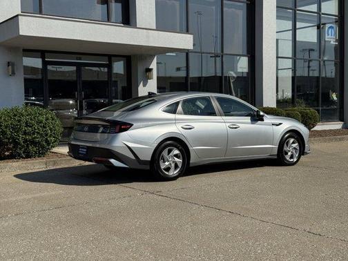 2025 Hyundai SONATA SE