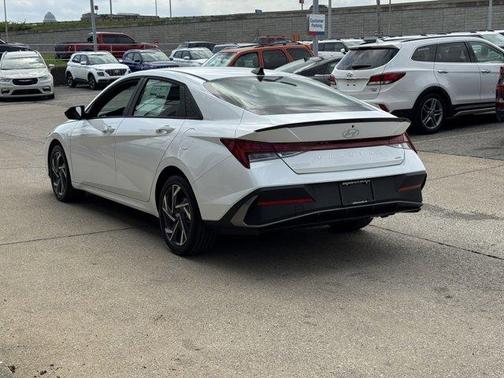 2025 Hyundai ELANTRA HEV SEL Sport