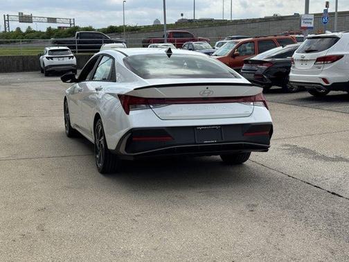 2025 Hyundai ELANTRA HEV SEL Sport