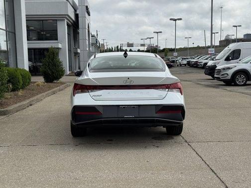 2025 Hyundai ELANTRA HEV Limited