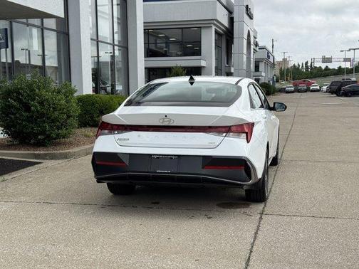 2025 Hyundai ELANTRA HEV Limited