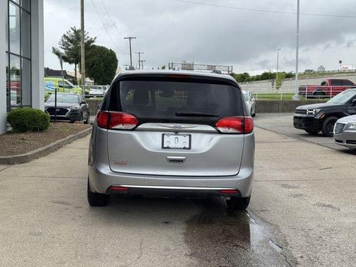 2018 Chrysler Pacifica Touring-L
