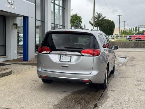 2018 Chrysler Pacifica Touring-L
