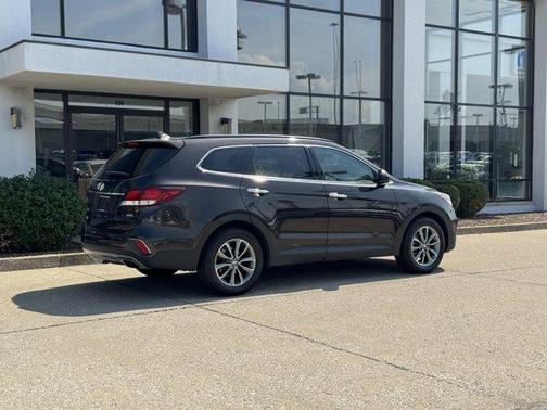 2017 Hyundai SANTA FE SE