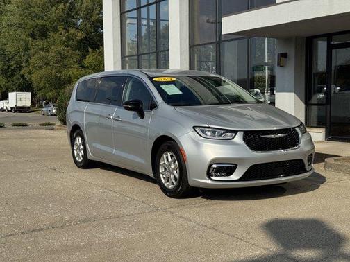 2024 Chrysler Pacifica Touring-L