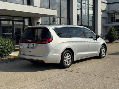2024 Chrysler Pacifica Touring-L