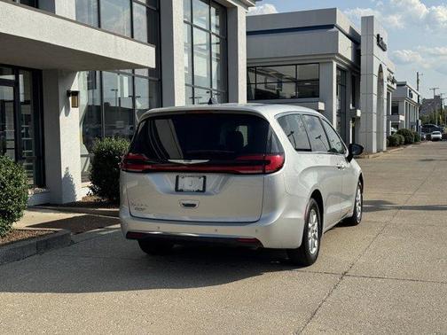 2024 Chrysler Pacifica Touring-L