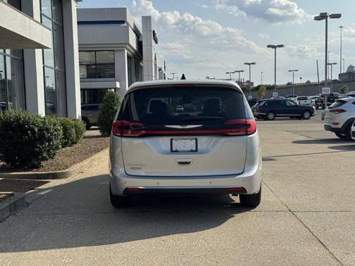 2024 Chrysler Pacifica Touring-L