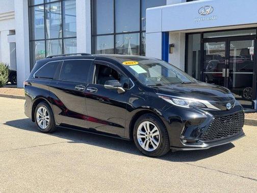2021 Toyota Sienna XSE 7 Passenger