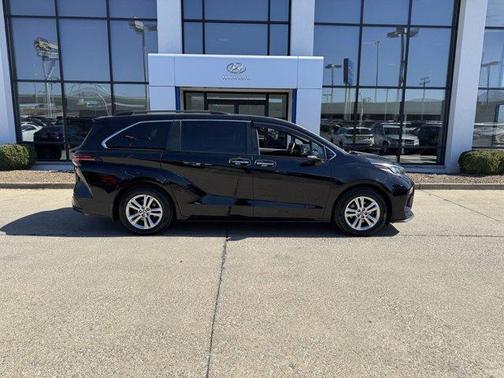 2021 Toyota Sienna XSE 7 Passenger