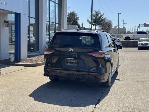 2021 Toyota Sienna XSE 7 Passenger