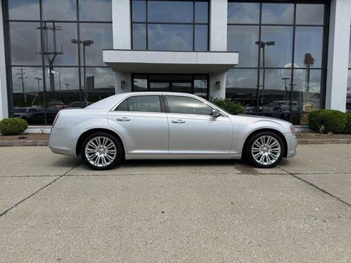 2012 Chrysler 300C Base