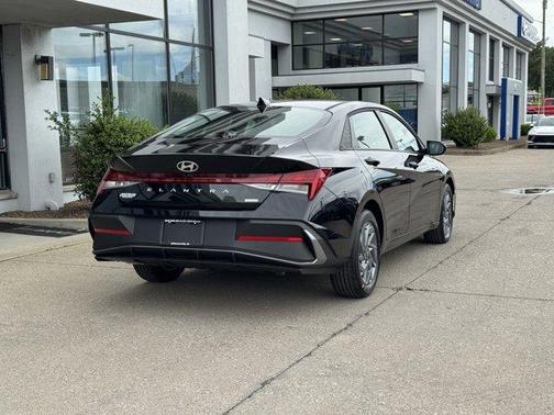 2025 Hyundai ELANTRA HEV Blue