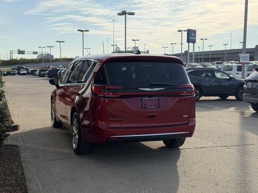 2026 Chrysler Pacifica Select