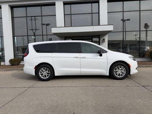 Bright White Clearcoat 2026 Chrysler Voyager LX