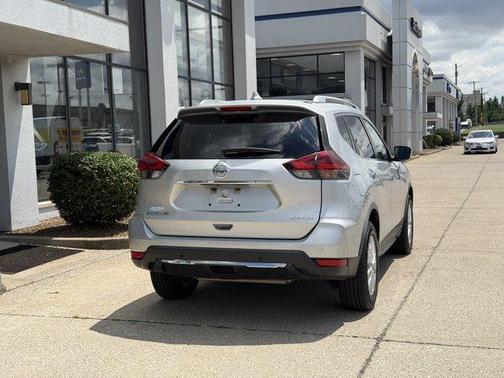 Brilliant Silver Metallic 2019 Nissan Rogue SV