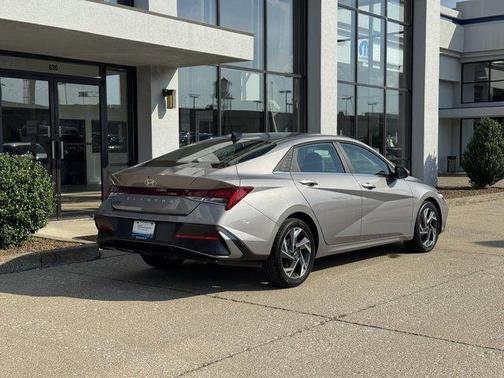 2025 Hyundai ELANTRA SEL Convenience
