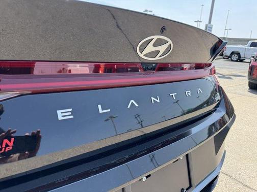 2025 Hyundai ELANTRA HEV Limited