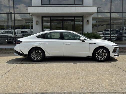 2025 Hyundai SONATA Hybrid Limited
