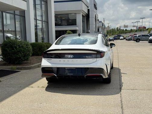 2025 Hyundai SONATA Hybrid Limited