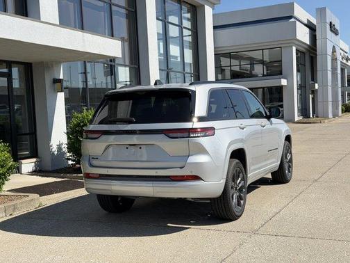 Silver Zynith 2026 Jeep Grand Cherokee Limited