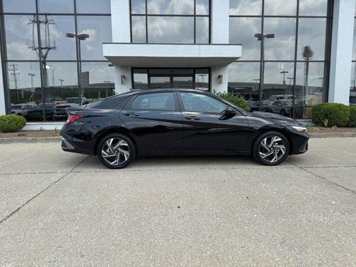 2025 Hyundai ELANTRA HEV SEL Sport