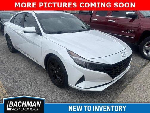 Quartz White 2022 Hyundai ELANTRA SEL